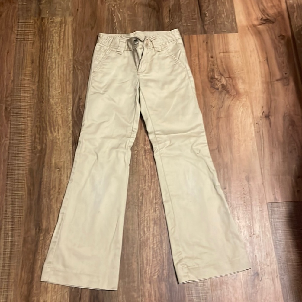 Girls size 7 slim gap flare khakis pants.